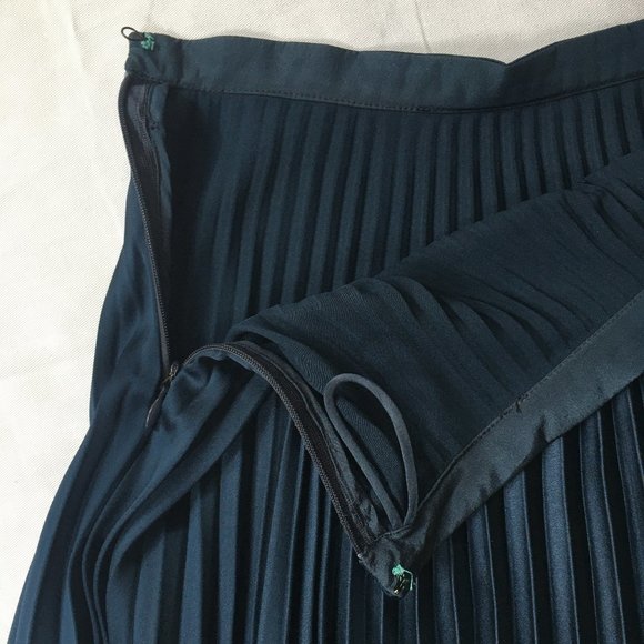 Valentino Navy Silk Pleated Midi Skirt 10 - Picture 6 of 9